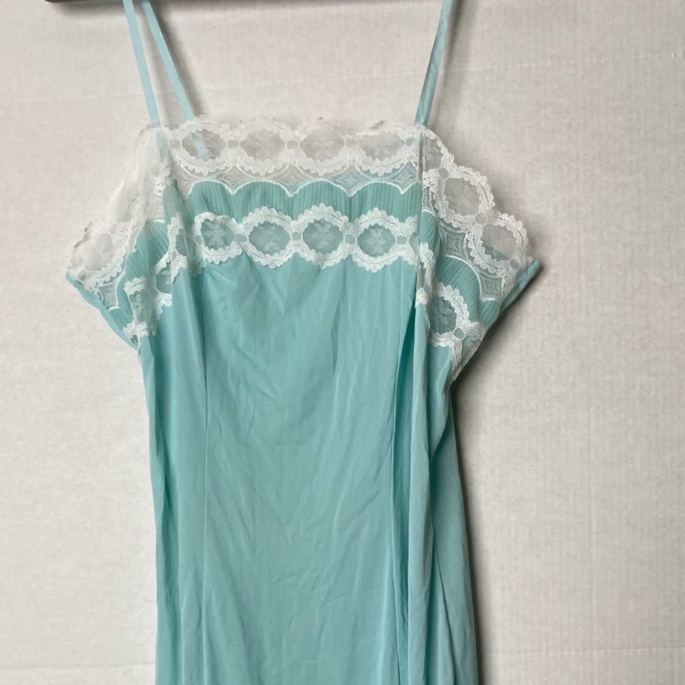 Beautiful vintage 1950s slip size 48